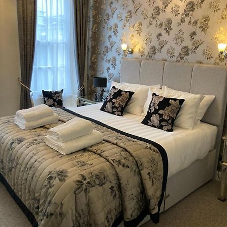 Assembly View - Two Bedroomed Apartment With Parking Permit In Ludlow Town Centre Exterior photo