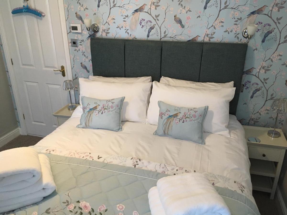 Assembly View - Two Bedroomed Apartment With Parking Permit In Ludlow Town Centre Exterior photo