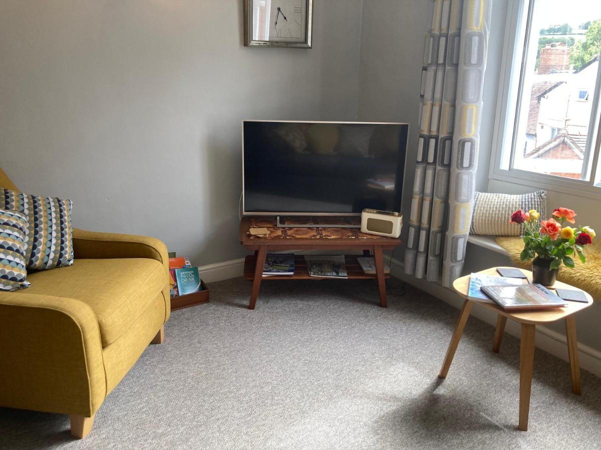 Assembly View - Two Bedroomed Apartment With Parking Permit In Ludlow Town Centre Exterior photo