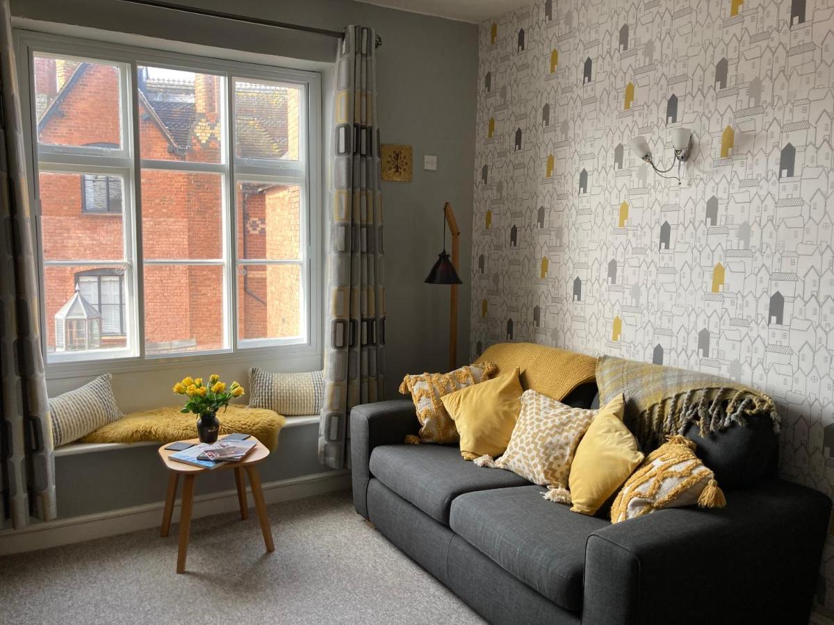Assembly View - Two Bedroomed Apartment With Parking Permit In Ludlow Town Centre Exterior photo